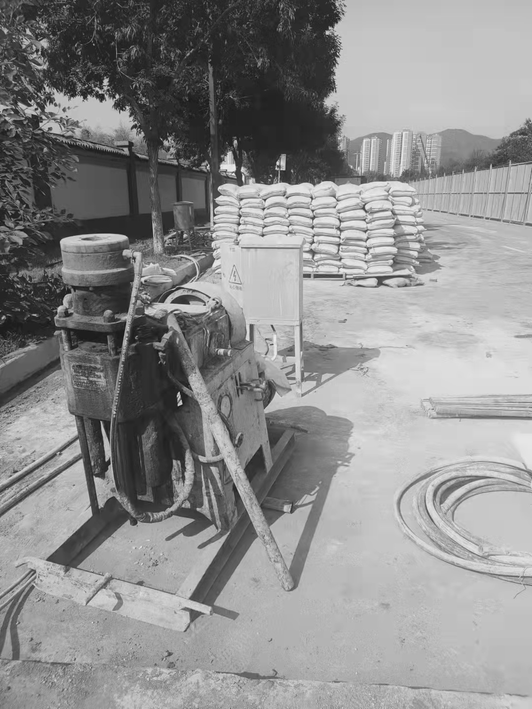 津南场区重载车疑难路基处理方案