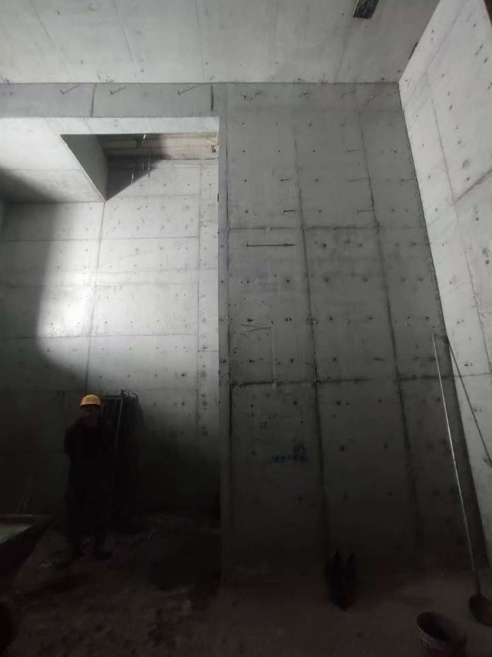 津南墙上开槽钢筋断了有影响吗